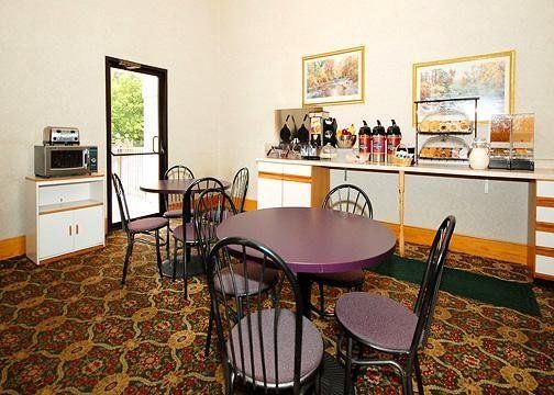 Days Inn & Suites By Wyndham Casey Restaurace fotografie